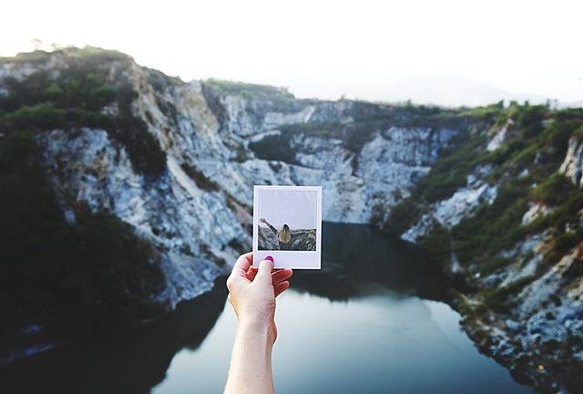 旅する女性の写真