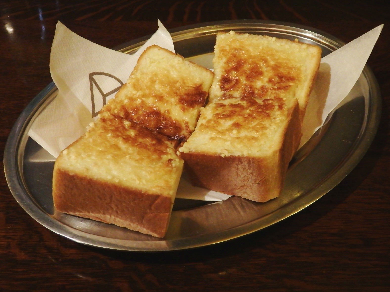 姫路駅近くの純喫茶「茶房大陸」のアーモンドトースト