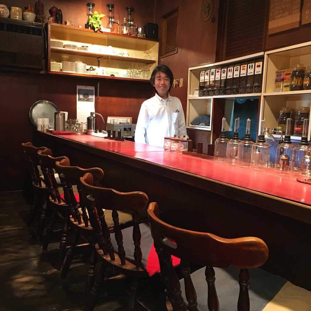 難波里奈純喫茶画像