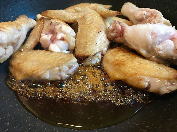 鶏手羽の黒酢煮生青海苔と豆腐の中華スープの画像