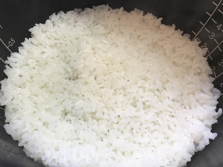 恋人も喜ぶ簡単シメご飯「たぬきむすび」の作り方画像①