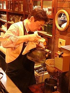 長野県松本市の純喫茶「珈琲美学アベ」