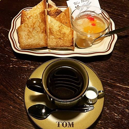 サンドイッチとコーヒー