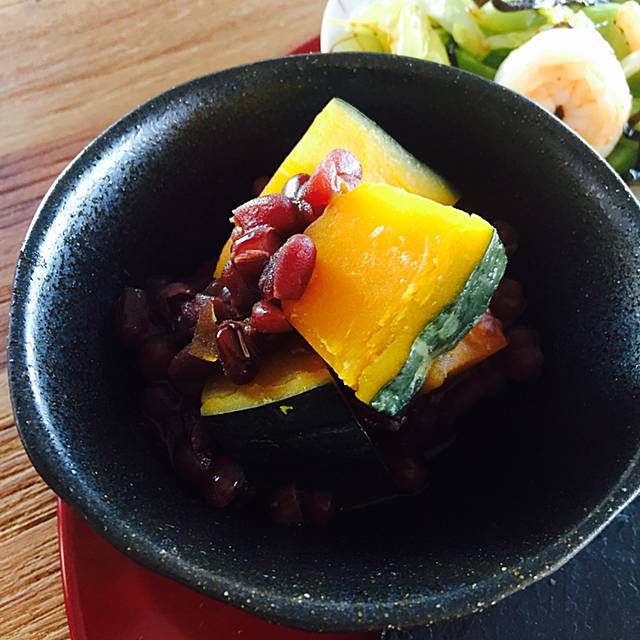 太田みお 厄除けごはん 塩むすび かぼちゃと小豆のいとこ煮 海老とキャベツの塩昆布炒め 桃と苺の牛乳寒天 新年 レシピ 縁起 運気