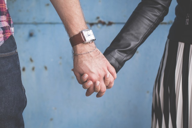 まったく好みのタイプとは違う男性と結婚した女性の画像