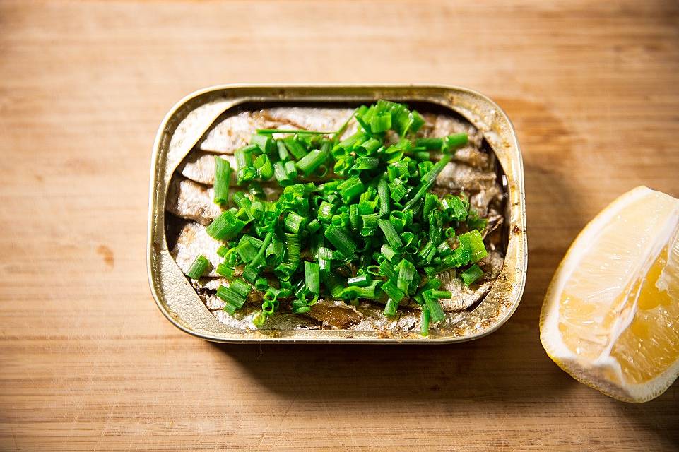 ツレヅレハナコの一人呑み晩酌焼きオイルサーディン缶 おつまみレシピ