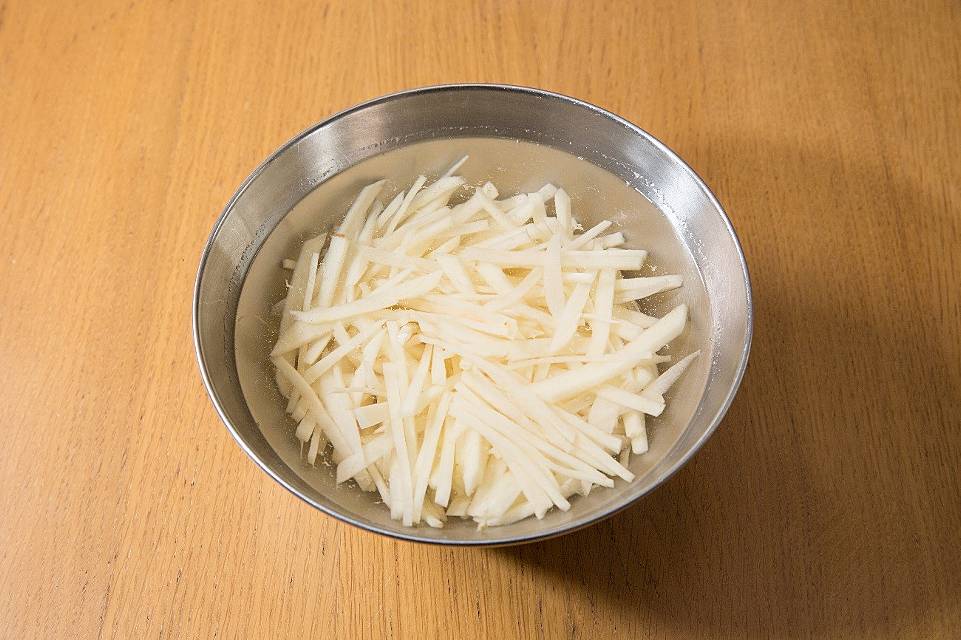 ツレヅレハナコの夜のひとり呑みレシピ シャキシャキ じゃがいも 炒め ツレヅレハナコ ひとり呑み ガレット