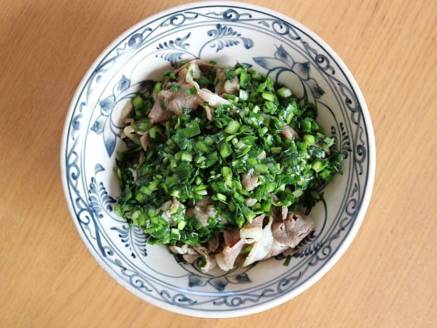 ツレヅレハナコの夜のひとり呑みレシピ ニラ ラム肉 しゃぶしゃぶ羊のニラみそあえ おひとりさま ツレヅレハナコ レシピ 春 食材 羊 しゃぶしゃぶ ツレハナ 豆腐