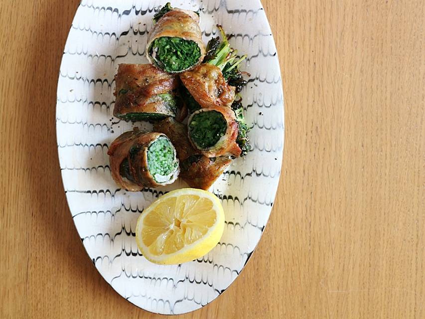 ツレヅレハナコ 豚バラ カリカリ 豆苗 しそ レモン おつまみ 脂 ビール 焼酎